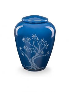 Urna funerária de vidro com pombas em voo - símbolo de paz e amor